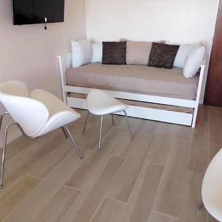 בואנוס איירס Petit Apartment En Avenida Belgrano מראה חיצוני תמונה