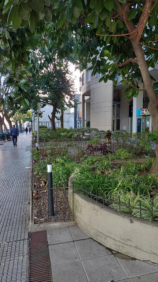 בואנוס איירס Petit Apartment En Avenida Belgrano מראה חיצוני תמונה