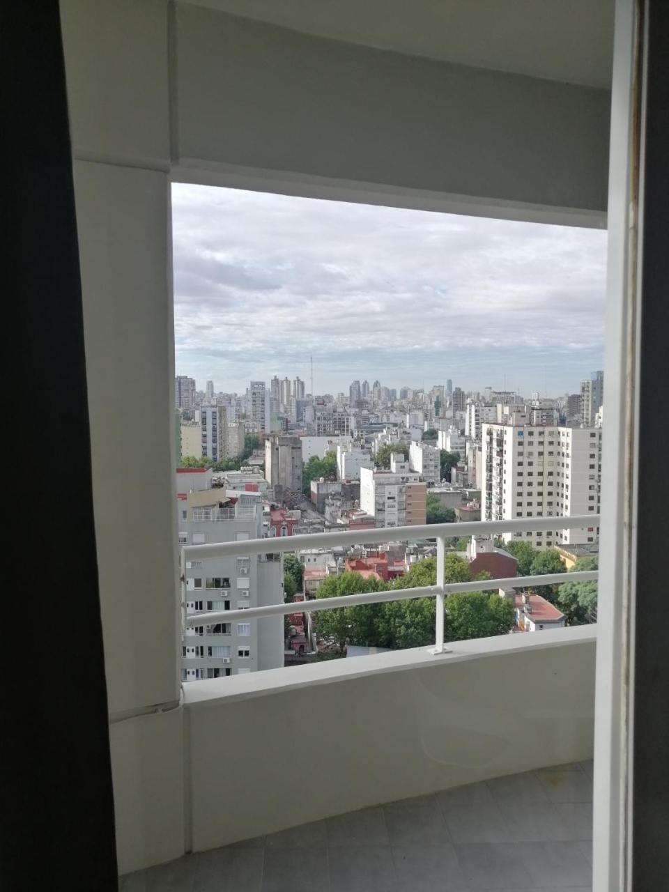 בואנוס איירס Petit Apartment En Avenida Belgrano מראה חיצוני תמונה